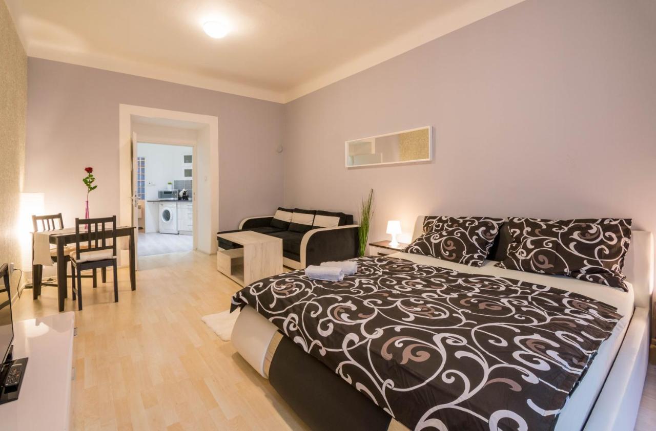 Chest Design Apartments Praha Bagian luar foto